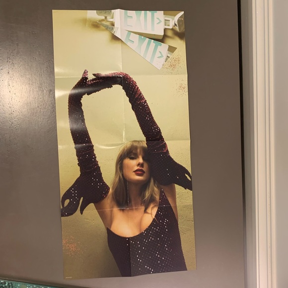 TLOAS Life of a Showgirl Sweat & Vanilla Orange Glitter Vinyl with CD Poster - Picture 10 of 13